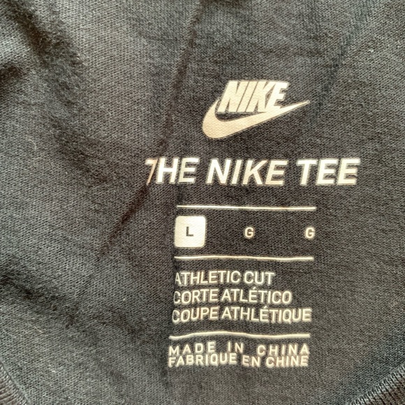 Nike T-shirt Athletic Cut Size Large - Picture 4 of 4